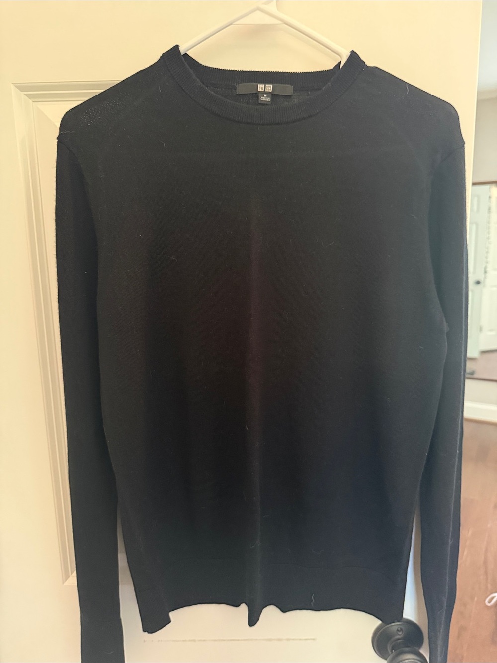 Uniqlo Women’s Crewneck Wool Sweater in Black, size Medium